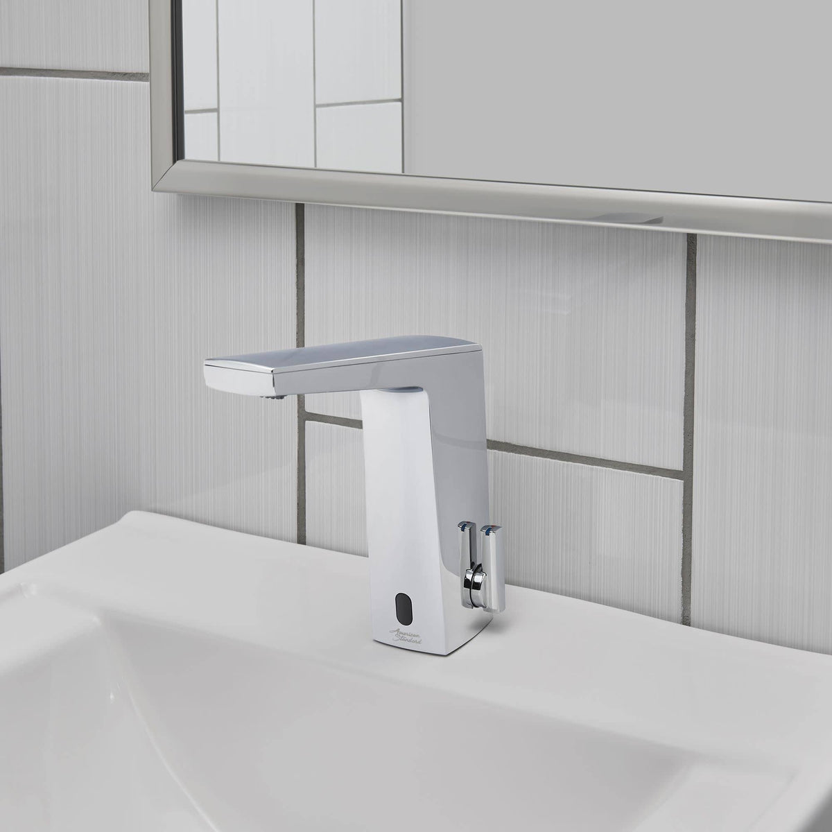 1.5 GPM Faucet with Above-Deck Mixing in Polished Chrome Finish U379
