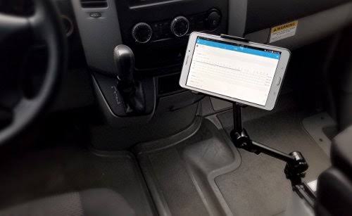 In-car Universal Tablet/Smartphone Mount J857